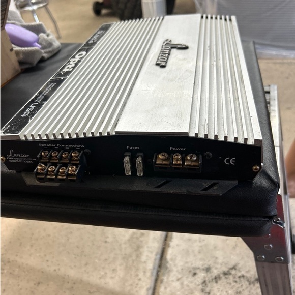 Stereo amplifier - Picture 2 of 4